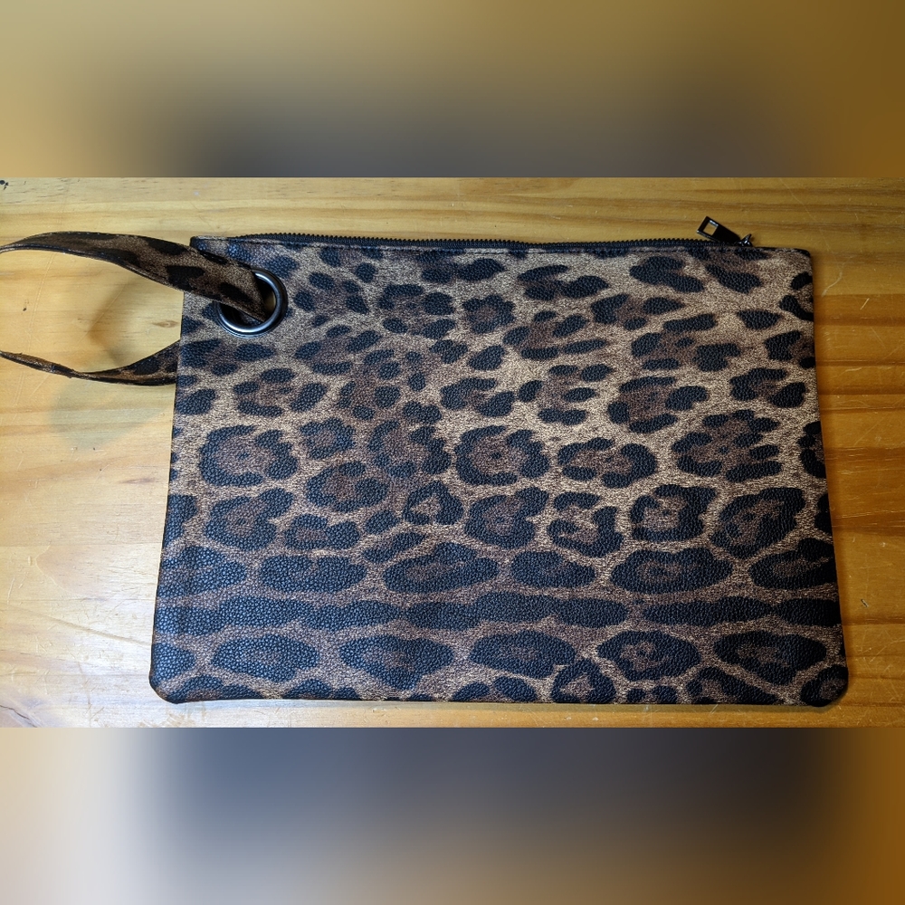 NWOT - Faux leather Leopard Wristlet Clutch.